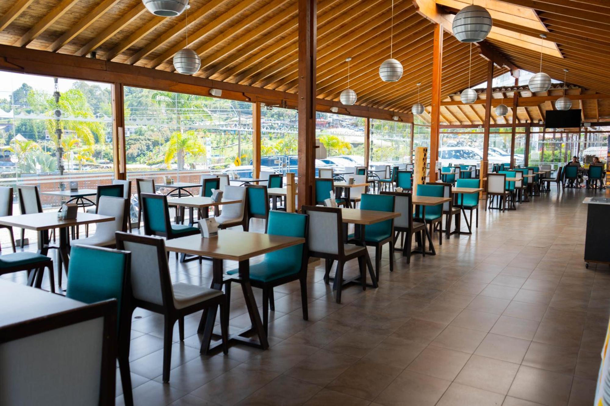 Hotel Los Recuerdos Guatapé Exterior foto Restaurant at the airport
